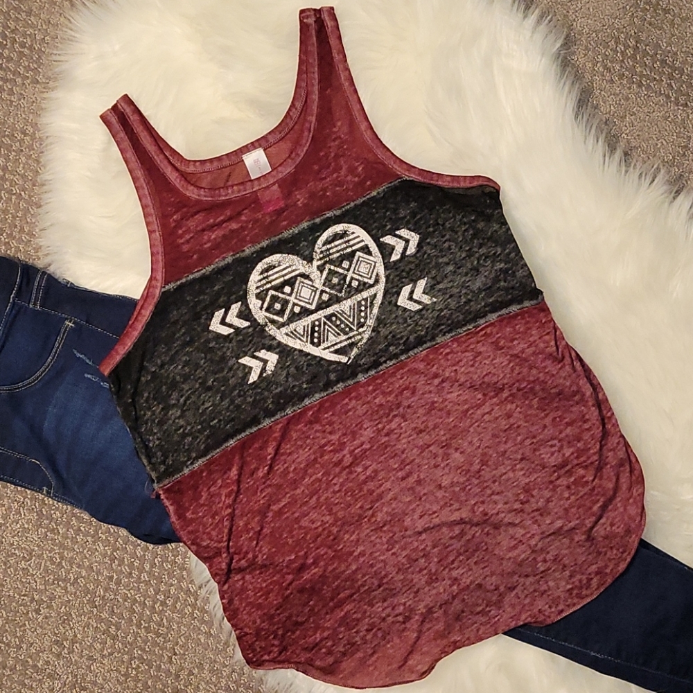 💘 Casual Fun Heart Graphic Tank Top Size M
